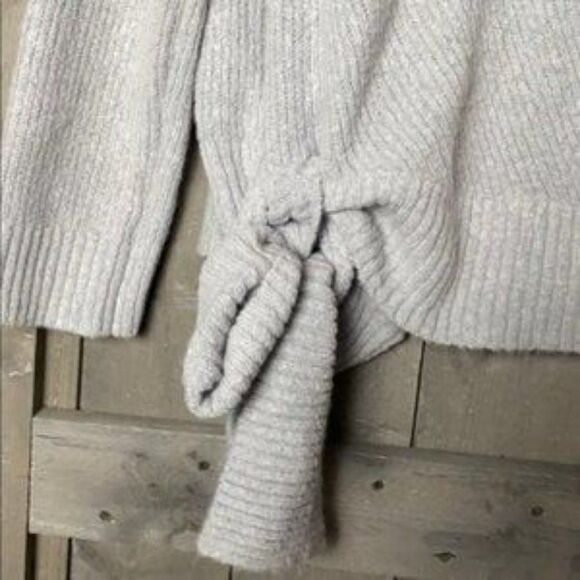 GREY Sweater With Side Bow Sz L - Picture 4 of 5